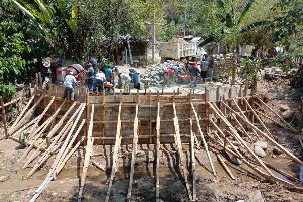 CONSTRUCCIÓN DE PUENTE VEHICULAR JARDÍN DE NIÑOS GABRIELA MISTRAL, EN LA LOCALIDAD DE LAS HUERTAS MUNICIPIO DE SANTO DOMINGO TEOJOMULCO — foto 6